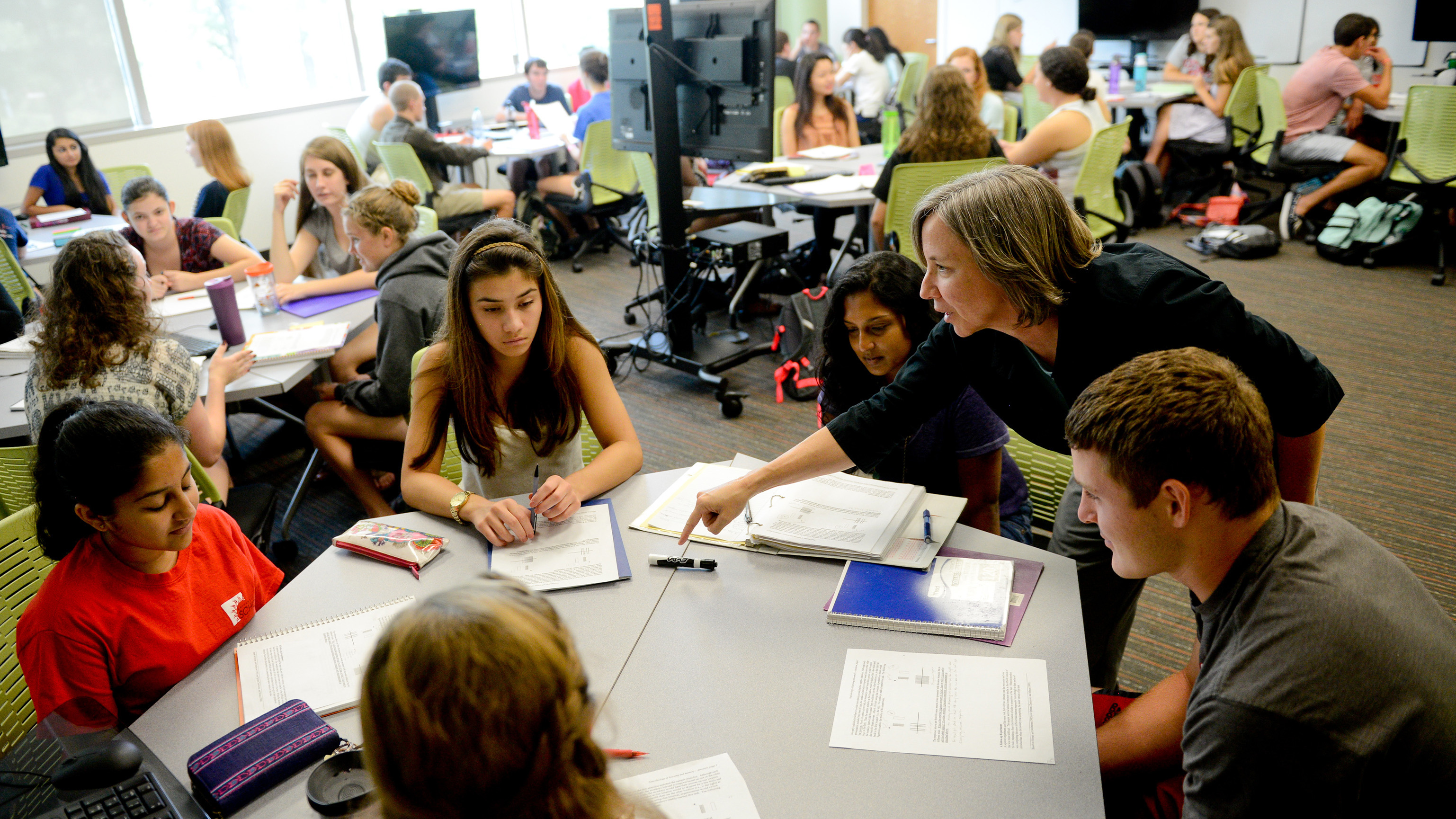Jane Lubischer with Life Sciences First Year students